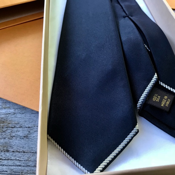 🎁LV JOURNEY🎁🆕💯AUTHN LOUIS VUITTON TRAVEL CAMBODIA BLUE PANTHER MOTIF TIE🔥 - Picture 10 of 16